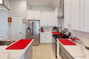 1325 Palomino Trail, Angleton, TX 77515 - Photo 6