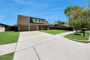 7407 Shiner Ln, Houston, TX 77072 - Photo 2