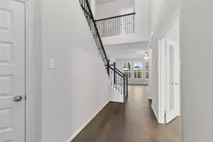 2006 Magnolia Ct, Sugar Land, TX 77498 - Photo 4