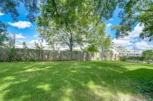 8518 Forum Dr, Houston, TX 77055 - Photo 16