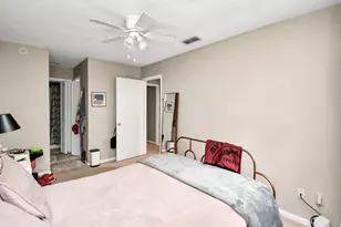 13958 Hollowgreen Dr, Houston, TX 77082 - Photo 22