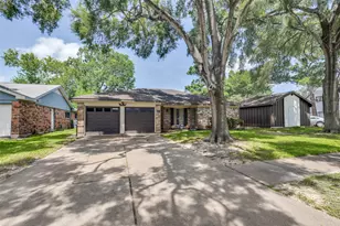 16131 White Star Dr, Houston, TX 77062 - Photo 2