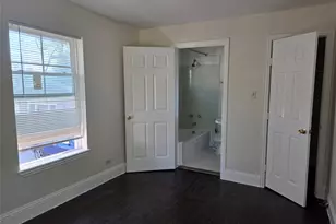 302 71 St St, Houston, TX 77011 - Photo 2