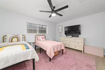 6435 Woodbrook Lane, Houston, TX 77008 - Photo 14