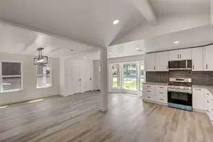 315 Cypress St, Alvin, TX 77511 - Photo 8