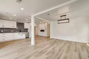 315 Cypress St, Alvin, TX 77511 - Photo 4