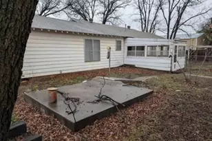 201 S Park Ave, Iowa Park, TX 76367 - Photo 4