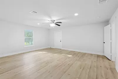 6714 E Bayou Drive, Hitchcock, TX 77563 - Photo 10