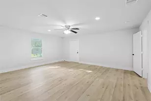 6714 E Bayou Dr, Hitchcock, TX 77563 - Photo 10