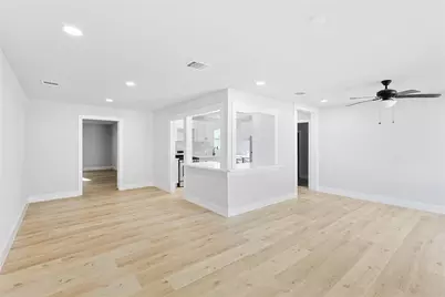 6714 E Bayou Drive, Hitchcock, TX 77563 - Photo 4