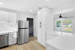 6714 E Bayou Dr, Hitchcock, TX 77563 - Photo 8