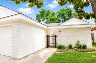 11118 High Star Dr, Houston, TX 77072 - Photo 2