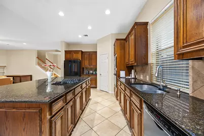 911 Vaulted Oak Street, Houston, TX 77008 - Photo 8