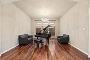 911 Vaulted Oak St, Houston, TX 77008 - Photo 14