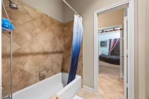 911 Vaulted Oak St, Houston, TX 77008 - Photo 32