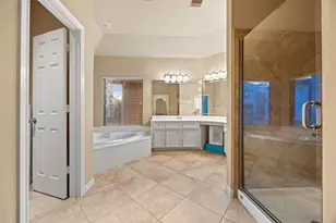 911 Vaulted Oak St, Houston, TX 77008 - Photo 26