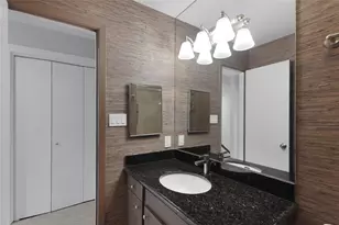 7929 Woodway Dr, Houston, TX 77063 - Photo 18