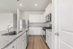 8947 New Jade Dr, Rosharon, TX 77583 - Photo 4