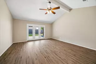 9807 Sparrow St, La Porte, TX 77571 - Photo 4