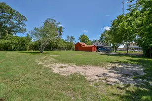 404 W Main St, Bellville, TX 77418 - Photo 32