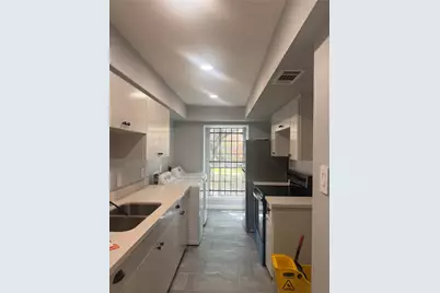 7930 Grove Ridge Drive, Houston, TX 77061 - Photo 8