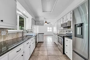 219 April Waters Dr W, Montgomery, TX 77356 - Photo 4