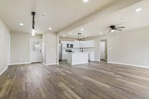 1120 17th Ave N, Texas City, TX 77590 - Photo 4