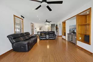 2203 Lomax Dr, La Porte, TX 77571 - Photo 6