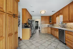 2203 Lomax Dr, La Porte, TX 77571 - Photo 10