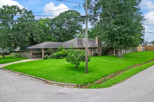 2103 Taylor St, Waller, TX 77484 - Photo 2