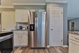 1 Shallowbrook St, Angleton, TX 77515 - Photo 12