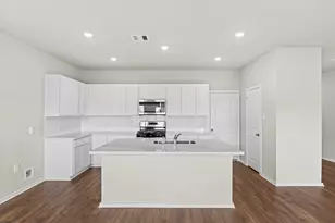 1946 Stargazer Ln, Angleton, TX 77515 - Photo 4