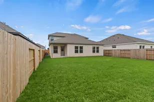 1946 Stargazer Ln, Angleton, TX 77515 - Photo 32