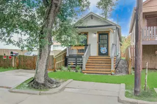 1109 31st St, Galveston, TX 77550 - Photo 2