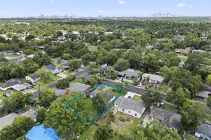 5606 Belarbor St, Houston, TX 77033 - Photo 2