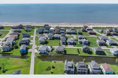 2627 Holiday Drive, Crystal Beach, TX 77650 - Photo 6