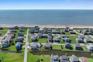 2627 Holiday Dr, Crystal Beach, TX 77650 - Photo 6