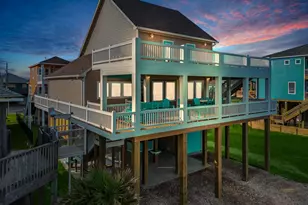 2627 Holiday Dr, Crystal Beach, TX 77650 - Photo 1