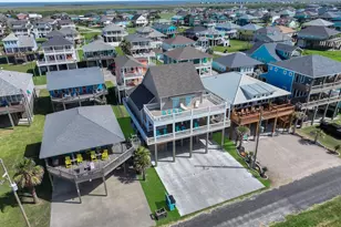 2627 Holiday Dr, Crystal Beach, TX 77650 - Photo 4