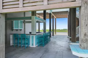 2627 Holiday Dr, Crystal Beach, TX 77650 - Photo 8