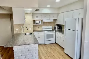 2101 Fountain View Dr, Houston, TX 77057 - Photo 2