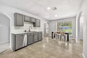 7026 Hedgewood St, Houston, TX 77016 - Photo 6