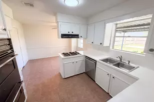 1913 Atlanta St, Deer Park, TX 77536 - Photo 2