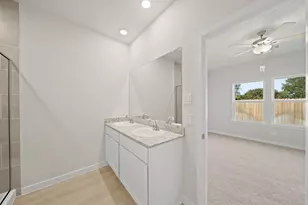 142 Kelly St, Angleton, TX 77515 - Photo 10