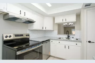 9656 Westview Drive #8, Houston, TX 77055 - Photo 14