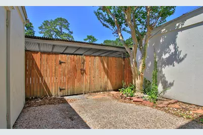 9656 Westview Drive #8, Houston, TX 77055 - Photo 32