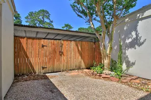 9656 Westview Dr, Houston, TX 77055 - Photo 32