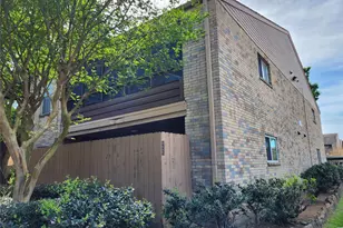 10555 Turtlewood Ct, Houston, TX 77072 - Photo 2