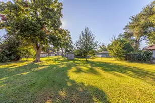 6438 Washington St, Groves, TX 77619 - Photo 24