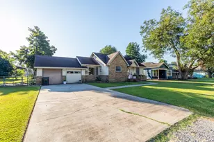 6438 Washington St, Groves, TX 77619 - Photo 2